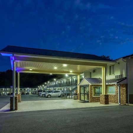 Days Inn By Wyndham Charles Town Buitenkant foto