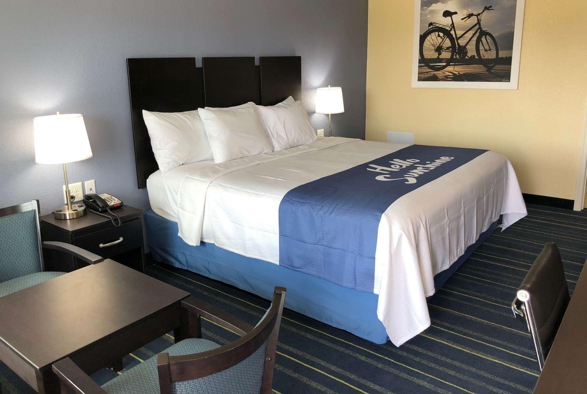 Days Inn By Wyndham Charles Town Buitenkant foto