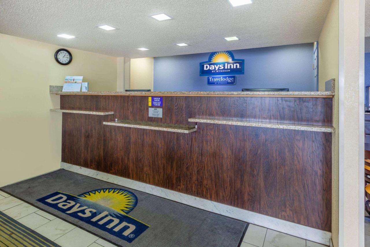 Days Inn By Wyndham Charles Town Buitenkant foto