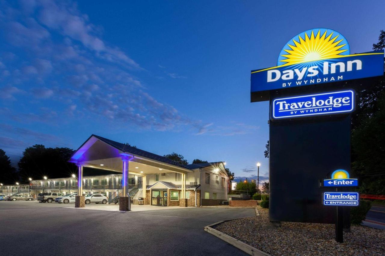 Days Inn By Wyndham Charles Town Buitenkant foto