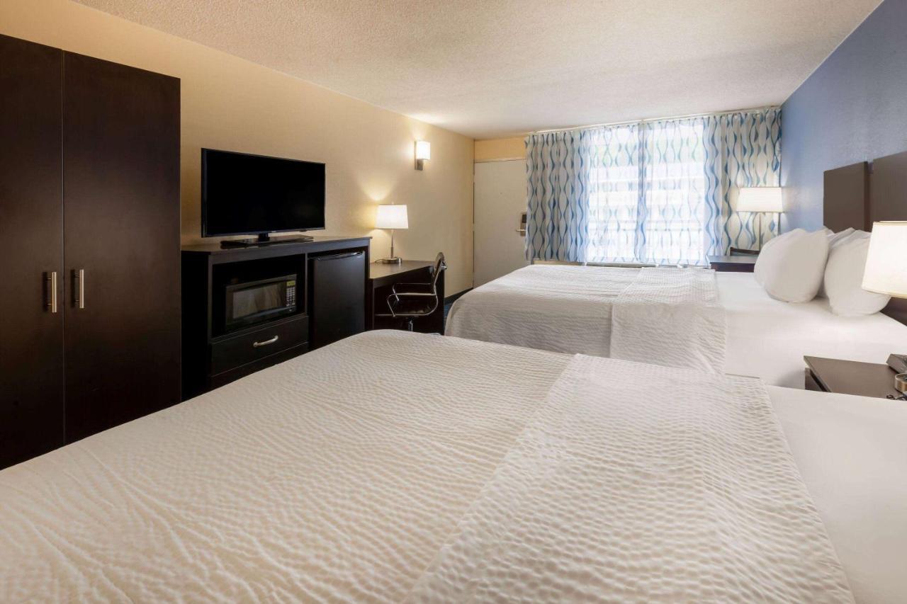 Days Inn By Wyndham Charles Town Buitenkant foto